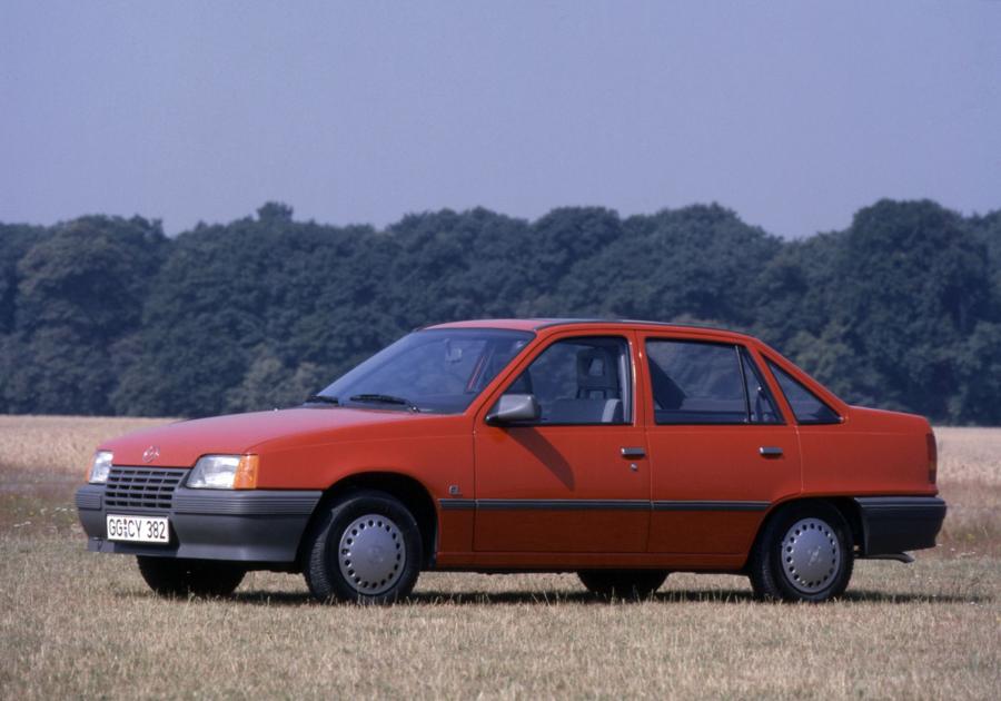 Opel Kadett GL Sedan (E) 1985 года  (фото 18 из 27)